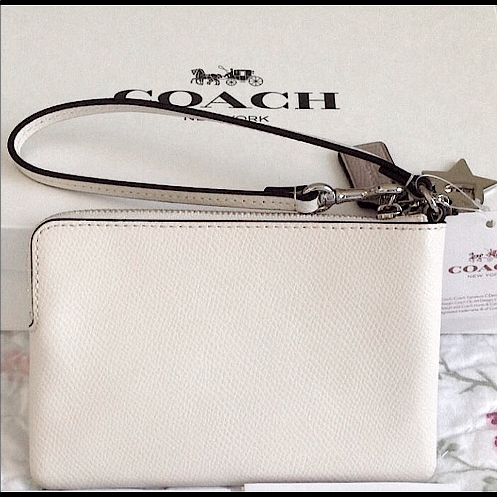 🎉HP🎉COACH (MULTIPLE CHARMS) CORNER ZIP WRISTLET/color:silver/sea glass/chalk - Picture 10 of 15